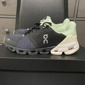 QC ON CLOUDFLYER WOMENS SIZE 8.5 (WIDE) -51.99066